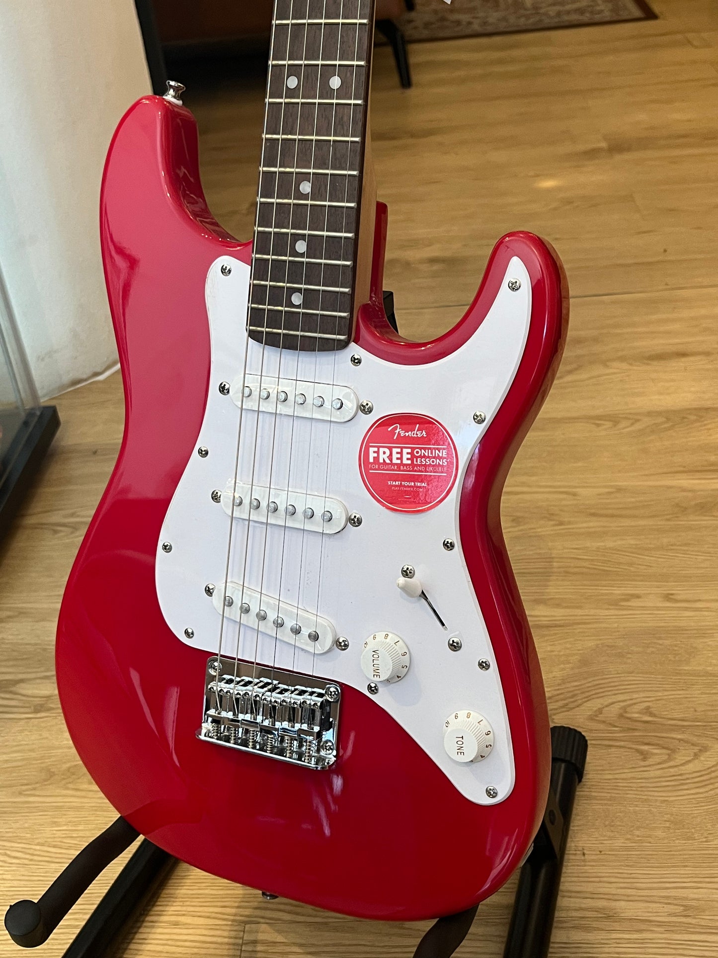 SQUIER MINI STRATOCASTER ELECTRIC GUITAR| LAUREL FB| DAKOTA RED