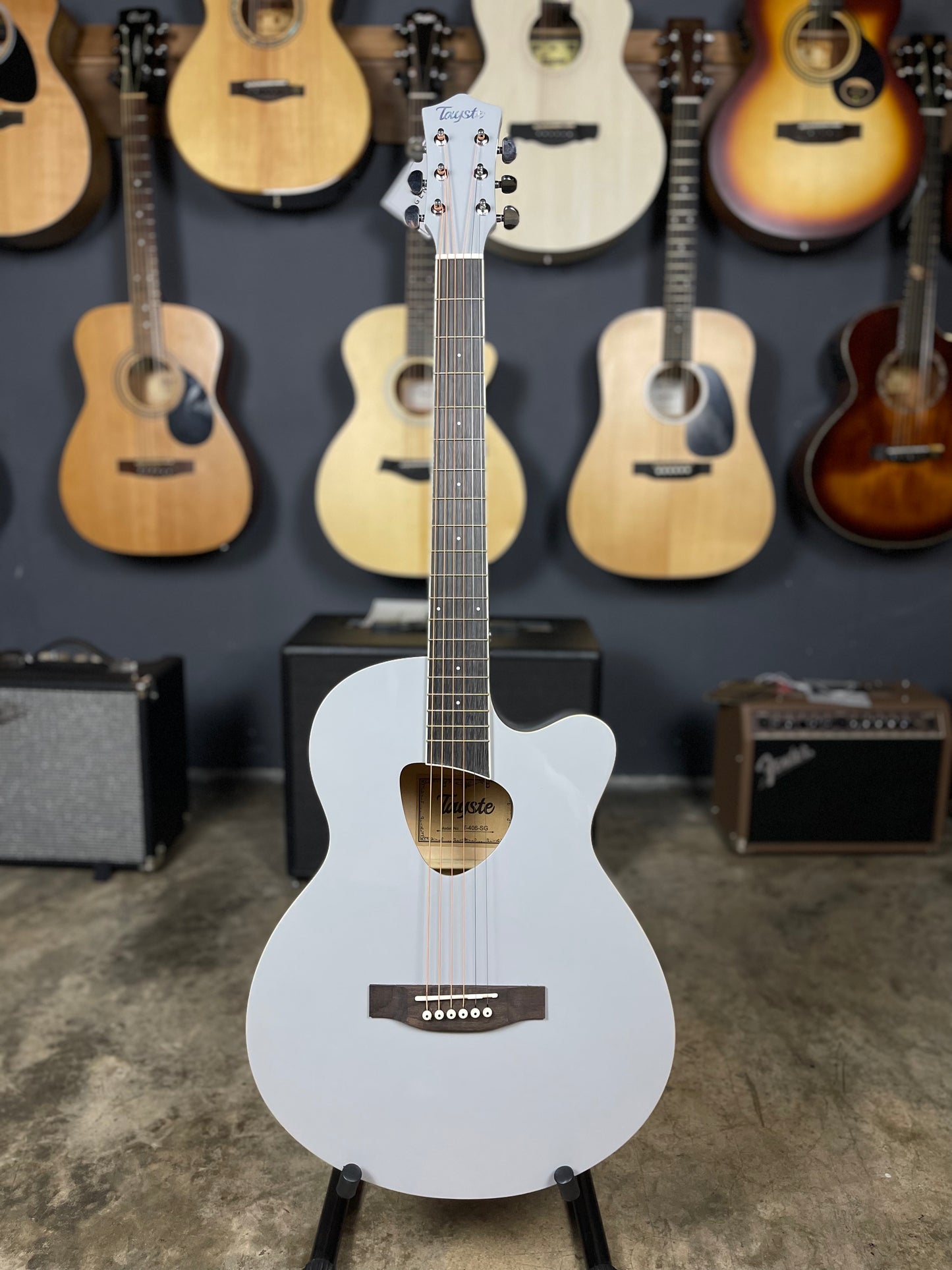 TAYSTE T406 40" ACOUSTIC GUITAR W/ EQ