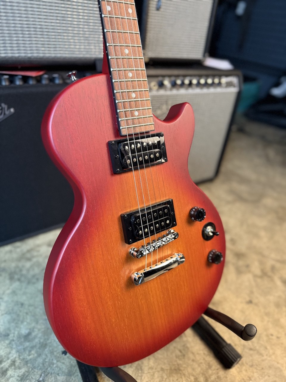 Epiphone Les Paul Special Satin E1 Electric Guitar - Vintage Worn Heritage Cherry Sunburst