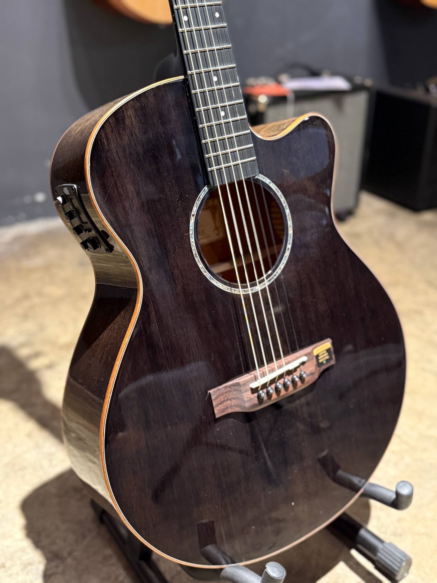 A&K ACOUSTIC GUITAR AK-500 CEQ BK
