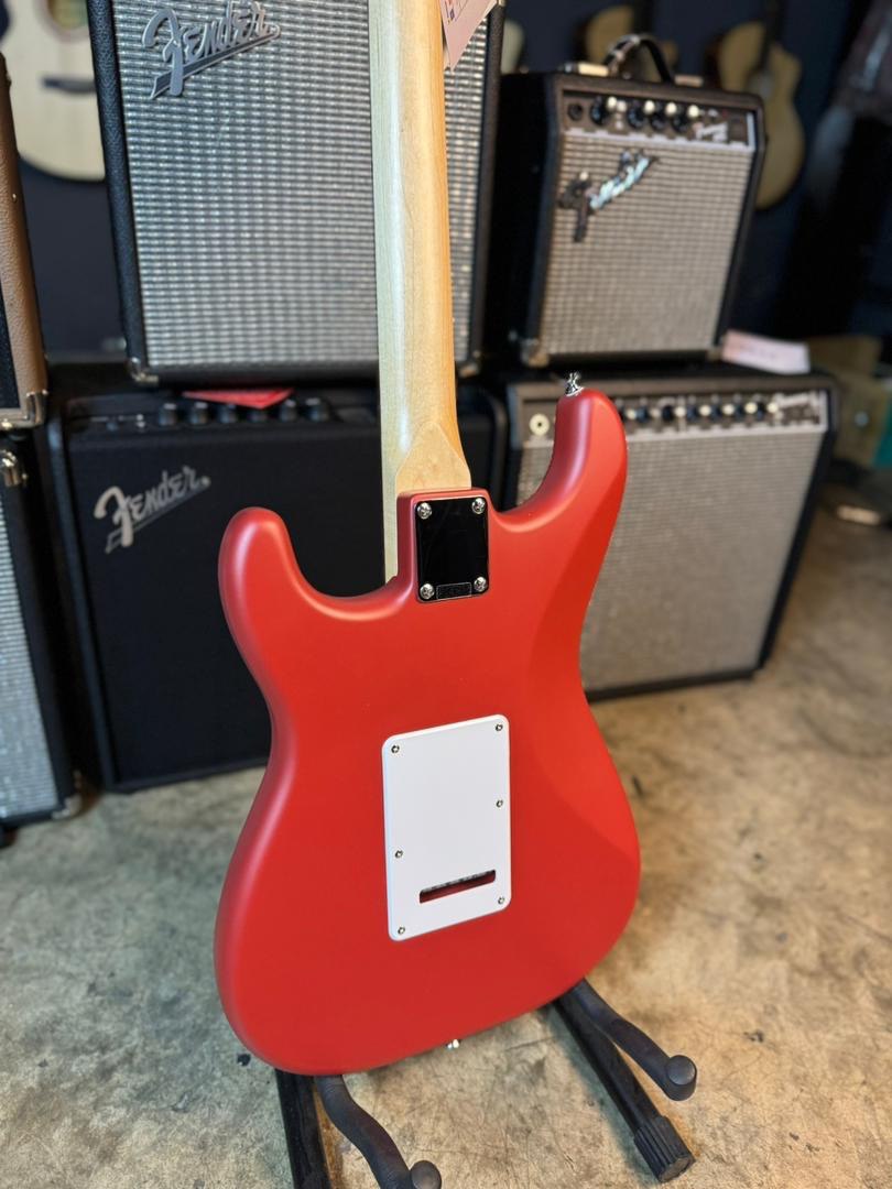 Squier Debut Series Stratocaster Electric Guitar, Laurel FB, Dakota Red